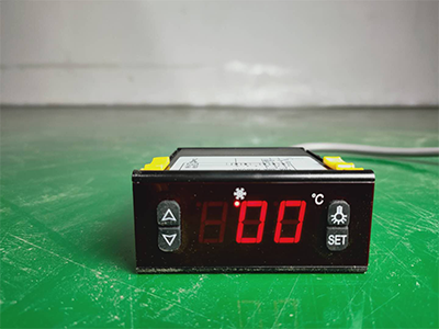 Verstelbare industriële koelapparatuur met dubbele airbagdichting en universele wielen met hoge sterkte 12