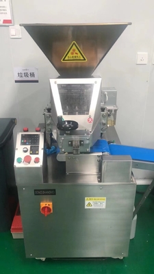 Efficiëntie Automatische kegel deeg roterende machine 8000pcs/uur met 0.4KW Power