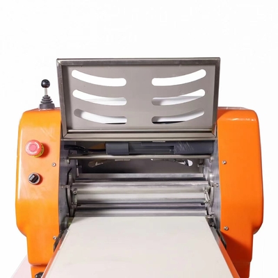 370 mm roldeegpersmachine voor restaurant 1 fase 0,4 kW vermogen 2,5 kg rollend gewicht