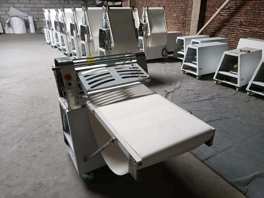 Zware verticale deegplaat 0,75kw Kracht 6,5 kg Maximaal deeggewicht Keukenapparatuur