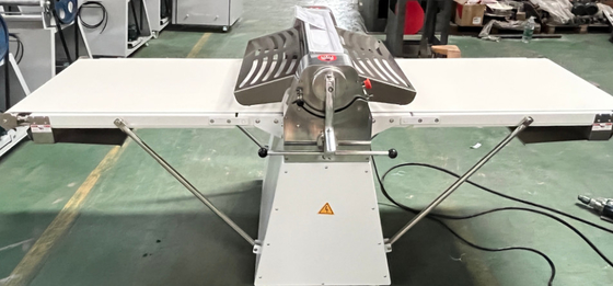 Krachtige deegpersmachine 6,5 kg Maximaal deeggewicht 220V Keukenkookapparatuur