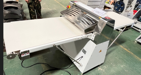 Krachtige deegpersmachine 6,5 kg Maximaal deeggewicht 220V Keukenkookapparatuur
