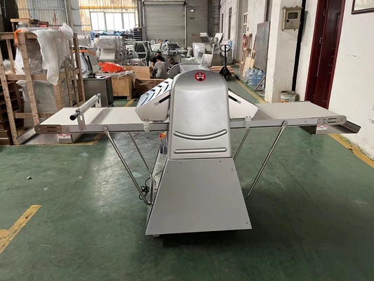 Krachtige deegpersmachine 6,5 kg Maximaal deeggewicht 220V Keukenkookapparatuur
