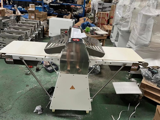 220V/380V Verticale deegplaat 6,5 kg Maximaal deeggewicht Roller Regulerend bereik 0,5-38mm