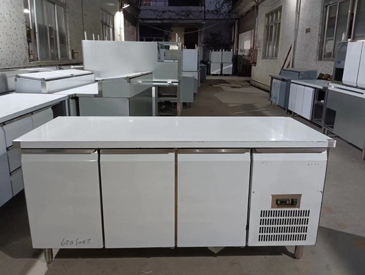 2~8°C 220-240V/1PH/50HZ SS304 Koelmachine 3 deuren Werktafel voor voedselopslag